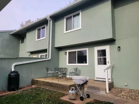 106 Canabury Ct, Little Canada, MN 55117
