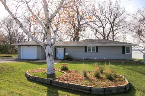 8937 47th St SW, Howard Lake, MN 55349