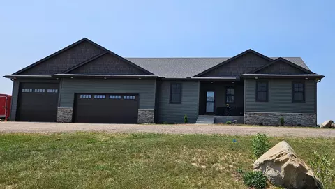 39190 Quinlan Ave, Center City, MN 55012