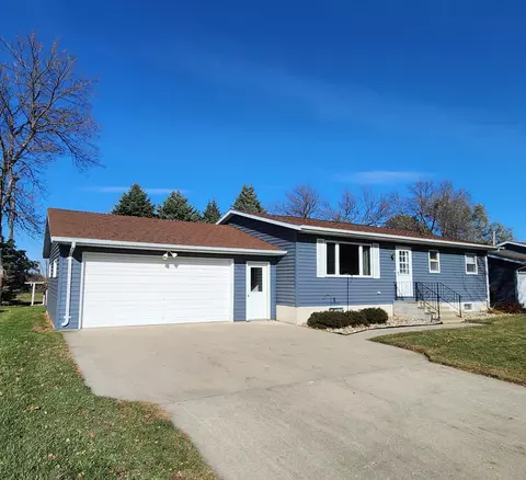 905 2nd St NW, Pipestone, MN 56164