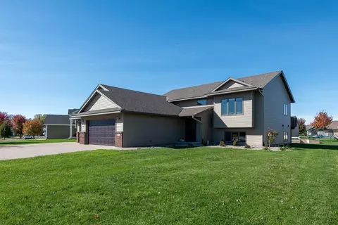 128 Flagstone Ln, Mankato, MN 56001