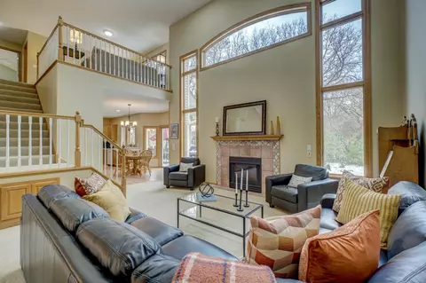 5710 Newberry Cir N, Oak Park Heights, MN 55082