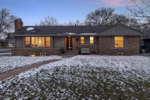 5301 Hollywood Rd, Edina, MN 55436