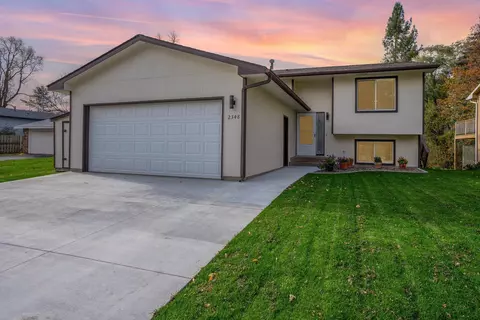 2348 Carlsbad Plz, Woodbury, MN 55125