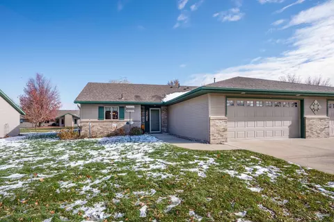 676 W River Dr, New London, MN 56273