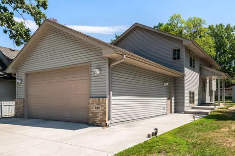 949 7th St SE, Forest Lake, MN 55025