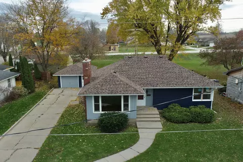 1055 W 4th St, Zumbrota, MN 55992