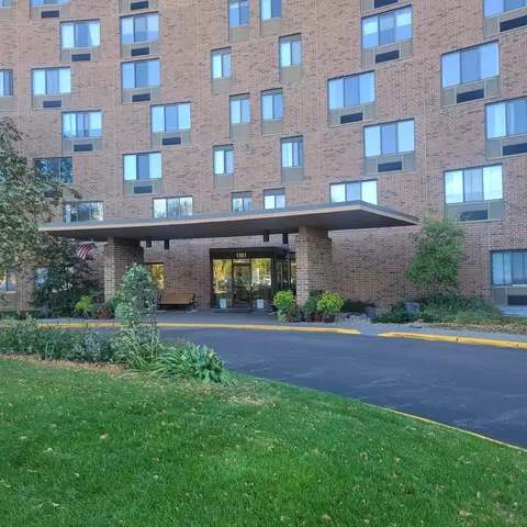 1181 Edgcumbe Rd #307, Saint Paul, MN 55105