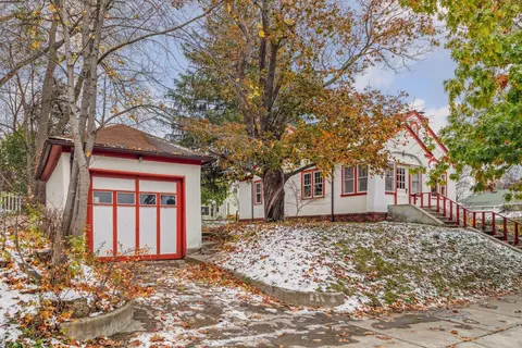 104 8th St E, Northfield, MN 55057