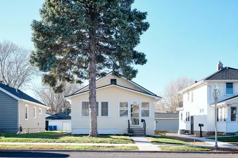 957 Smith Ave S, West Saint Paul, MN 55118