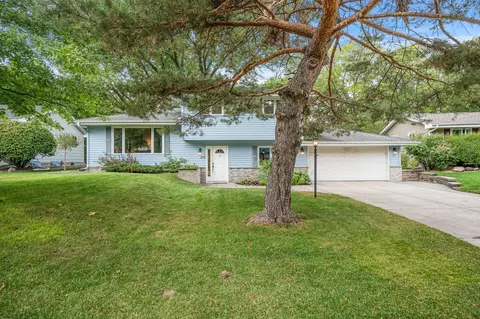 572 Redwood Ln, New Brighton, MN 55112