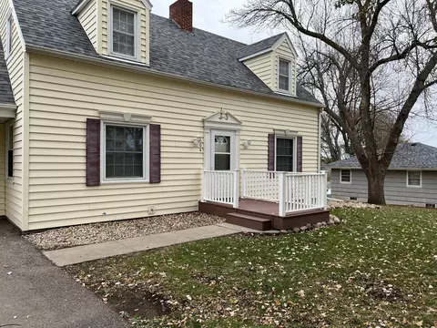 804 6th St, Windom, MN 56101 photo 2