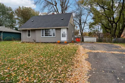 150 Skillman Ave E, Maplewood, MN 55117