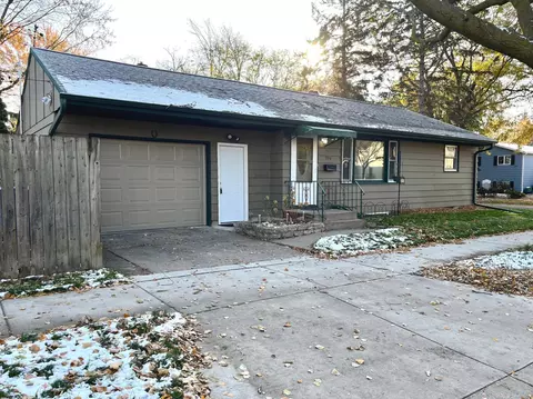 994 Cypress St, Saint Paul, MN 55106