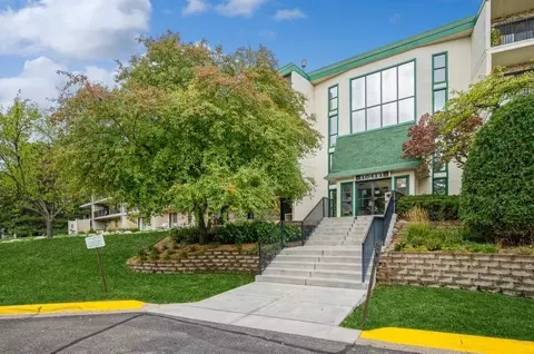 10411 Cedar Lake Rd #516, Minnetonka, MN 55305