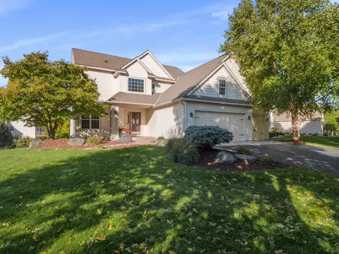 711 Oak Dr, Victoria, MN 55386