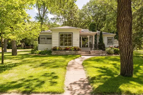 524 N Burlington Ave, Fergus Falls, MN 56537