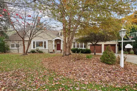 4921 Sunnyslope Rd W, Edina, MN 55424