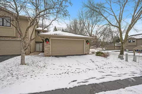 13104 Gemstone Ct, Apple Valley, MN 55124