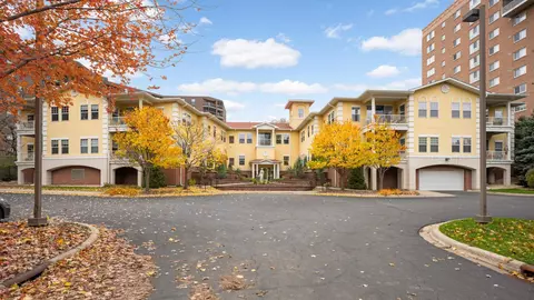 6701 Lake Shore Dr S #106, Richfield, MN 55423