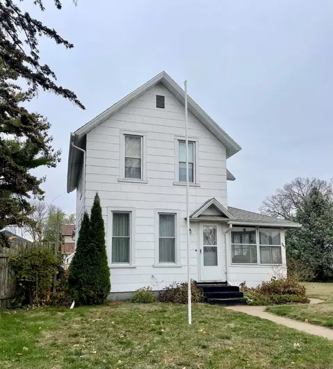 962 Gilmore Ave, Winona, MN 55987
