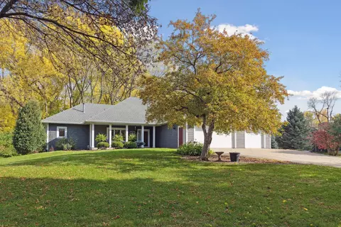 8425 Irwin Rd, Bloomington, MN 55437