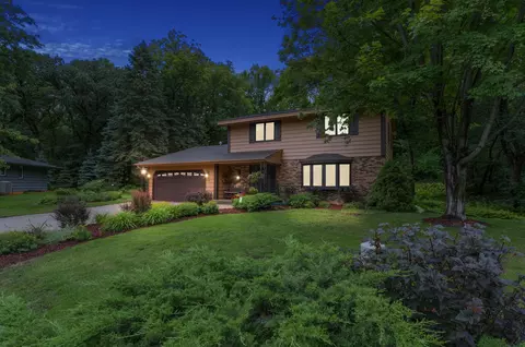 801 Welcome Ct, Burnsville, MN 55337