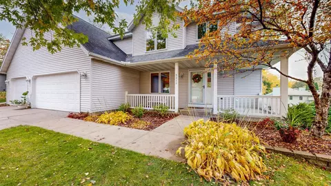 5211 Castlewood Ln NW, Rochester, MN 55901
