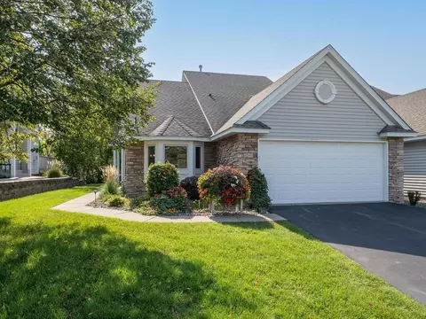 1041 Westcliff Curv, Shoreview, MN 55126