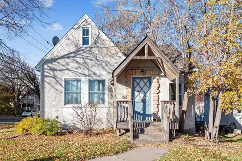 1145 Woodbridge St, Saint Paul, MN 55117