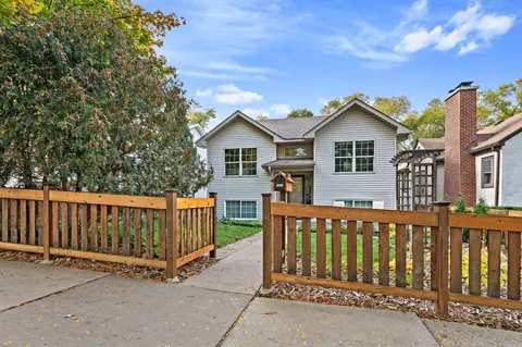 1667 Fernwood St, Saint Paul, MN 55108