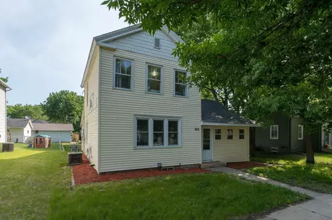 425 W Walnut St, Saint Peter, MN 56082 photo 2
