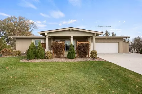 106 63rd Ave SW, Rochester, MN 55902
