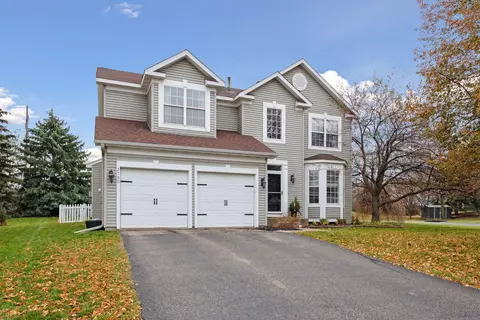 2700 Autumn Woods Dr, Chaska, MN 55318