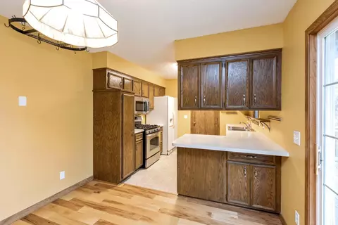 1373 Berry Ridge Rd, Eagan, MN 55123 photo 11