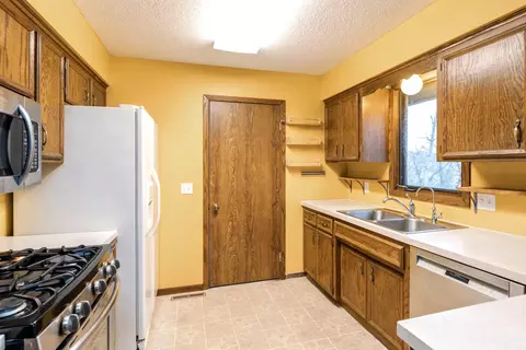 1373 Berry Ridge Rd, Eagan, MN 55123 photo 10