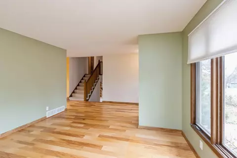 1373 Berry Ridge Rd, Eagan, MN 55123 photo 6