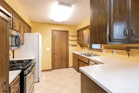1373 Berry Ridge Rd, Eagan, MN 55123 photo 8