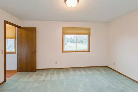 1373 Berry Ridge Rd, Eagan, MN 55123 photo 24