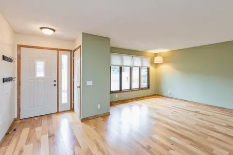 1373 Berry Ridge Rd, Eagan, MN 55123 photo 4