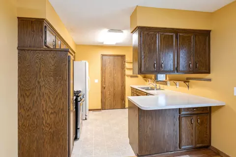 1373 Berry Ridge Rd, Eagan, MN 55123 photo 9
