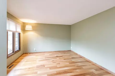 1373 Berry Ridge Rd, Eagan, MN 55123 photo 3