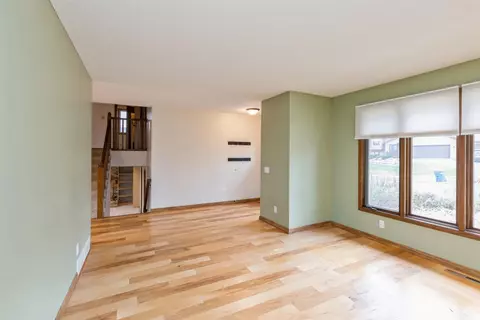 1373 Berry Ridge Rd, Eagan, MN 55123 photo 5