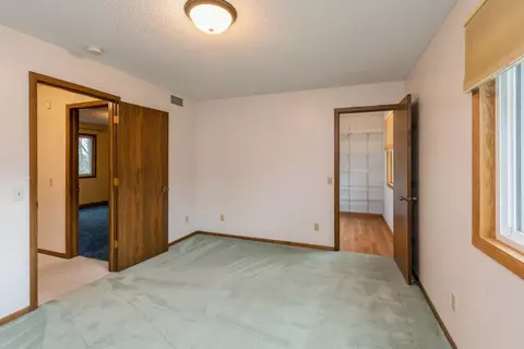 1373 Berry Ridge Rd, Eagan, MN 55123 photo 25