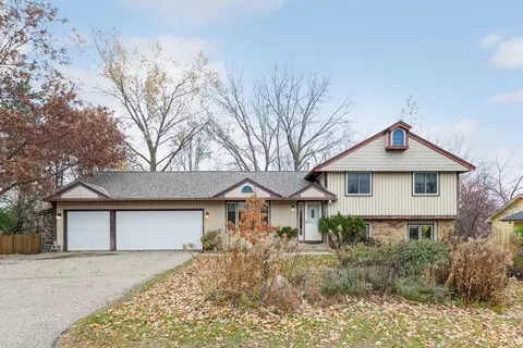 1373 Berry Ridge Rd, Eagan, MN 55123 photo 2