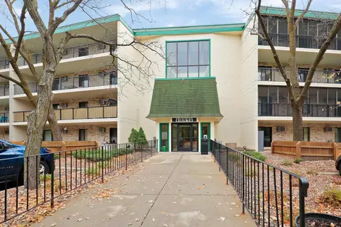 10531 Cedar Lake Rd #219, Minnetonka, MN 55305