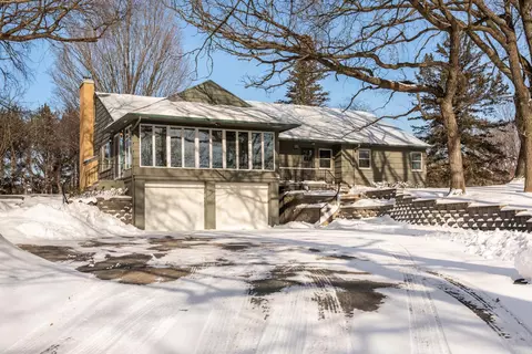 1735 Hiawatha Ct NE, Rochester, MN 55906