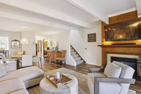 34 Carvers Grn, Chaska, MN 55318