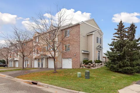 4826 Elm Dr N #8, Hugo, MN 55038