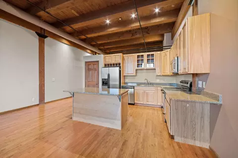 289 5th St E #503, Saint Paul, MN 55101